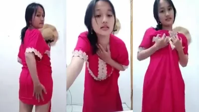 ABG Gak Pake Daleman Pamer Pantat