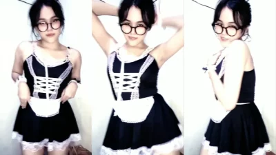 ABG Kostum Pembantu Joget Montok