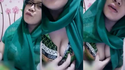 Bu Haji Jilbab Ijo Godain Pascol