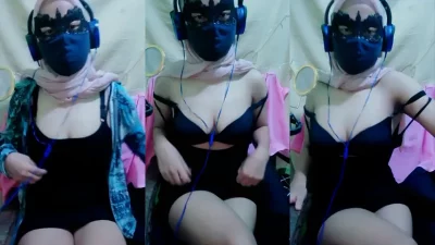 Cewe Jilbab Liveshow Lebas Baju Bugil