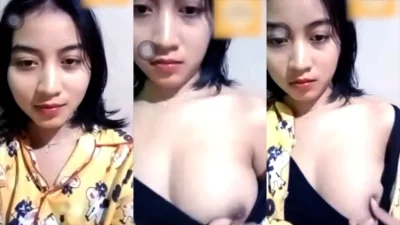 Cewek Tanktop Hitam Mainin Pentil Susu