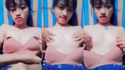 Dina Bocil Mainin Toket Mungilnya