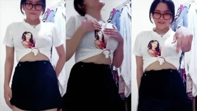 Elya Bocil Tiktoker Kacamata Joget