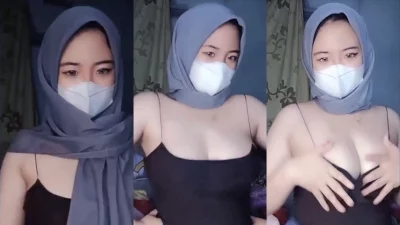Host Cantik Berhijab Remas Nenen Live