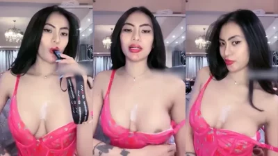 Host Cantik Goyang Striptis Uting Coklat