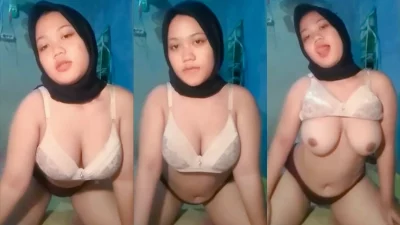 Inas Jilbab Hitam Joged Hot Part1