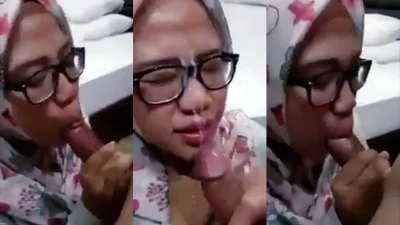 Mahasiswi Hijab Nyepong Crot Dimuka