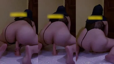 Tante Hijab Colmek Pake Kontol Karet