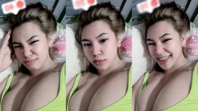 Tiktoker Rebahan Belahan Susu Mulus