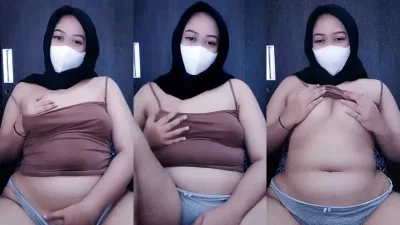 Zira Hijab Ngangkang Elus Memek Mango